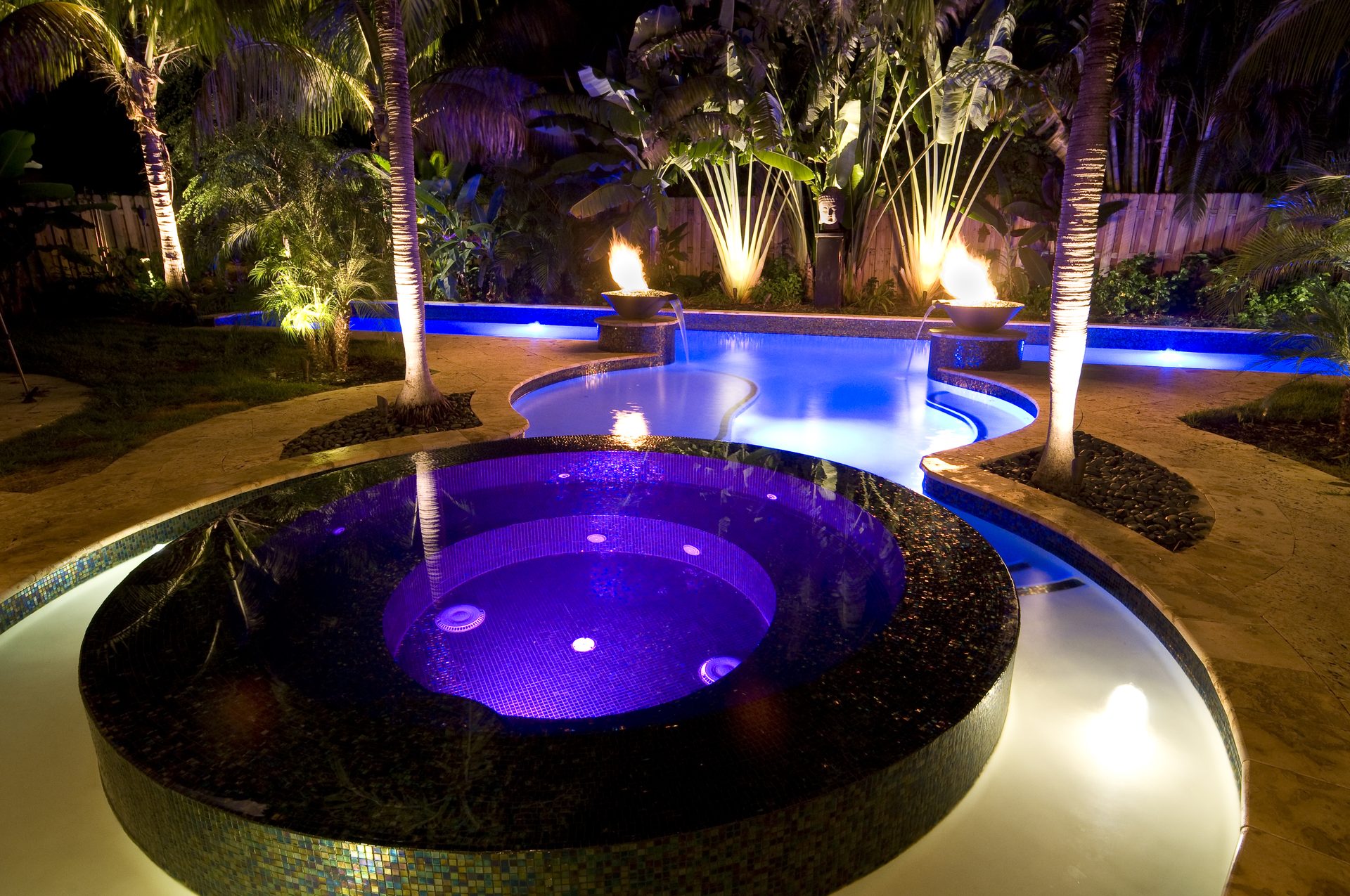 Pool integrated with an outdoor living area