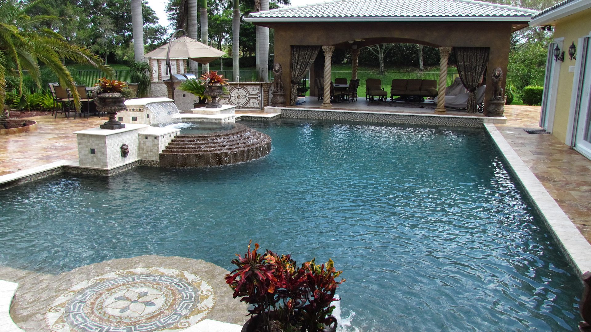 Traditional pool with classic proportions